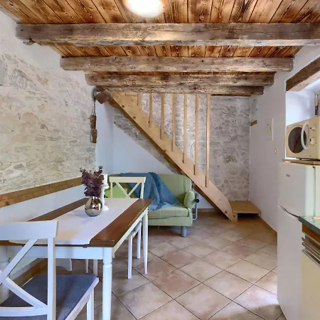 Nyaraló Pinia I By Interhome Kaštelir