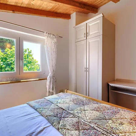 Nyaraló Pinia I By Interhome